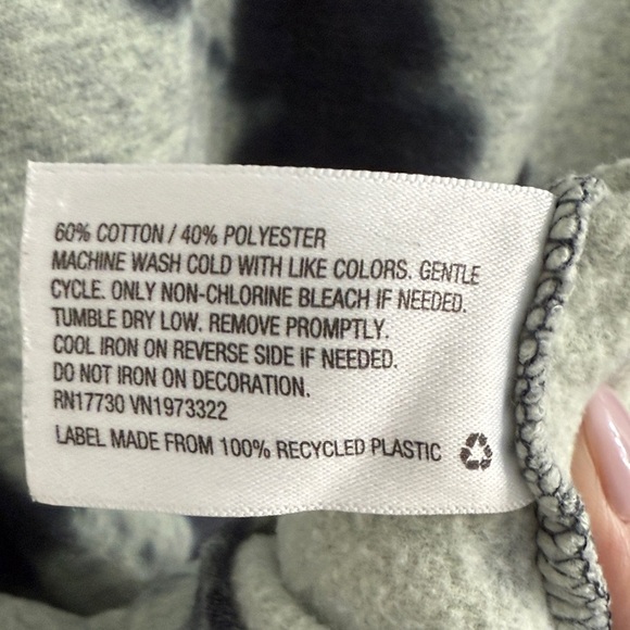 Wild Fable Black and Gray Tie-Dye Sweater - Picture 4 of 4